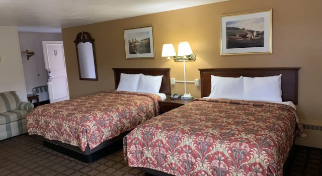 Номер Deluxe EastGate Inn