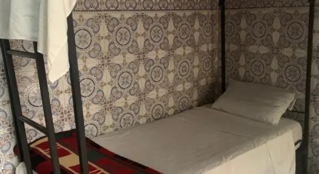 Кровать в общем номере Terrace House 88