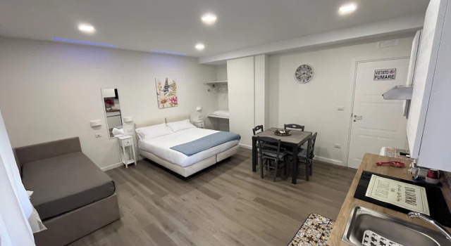 F Rooms Napoli Via Sementini, Buchen Sie Hotel Neapel Kampanien, in der Nähe von Istituto Pascale