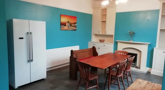NEW 5BD Victorian House Family Friendly in Wirral, Buchen Sie Hotel Bebington Wirral