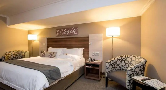 Двухместный номер Standard Birchwood Hotel and OR Tambo Conference Centre