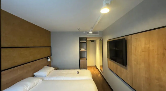Четырёхместный люкс Standard Ibis Orleans La Chapelle Saint Mesmin