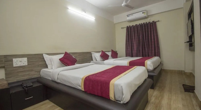 OYO 25007 Hotel Royal Garden