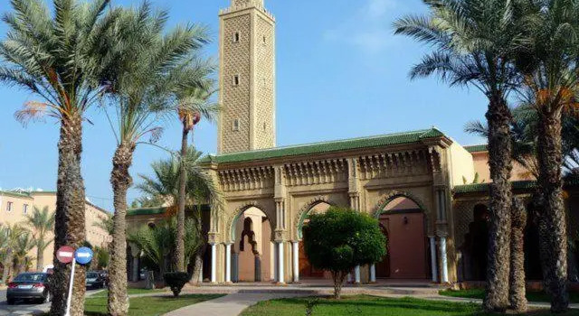 Riad Alaoui 134 with swimming pool and free parking, Забронировать Отель Отели Марракеш-Тенсифт-Эль-Хауз с парковкой, Парковка