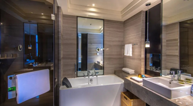 Четырёхместный номер Deluxe с видом на город Renaissance Guiyang Hotel