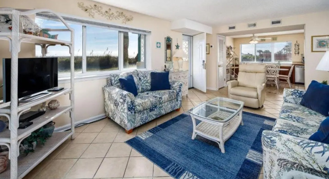 Апартаменты Seaspray Condos 217