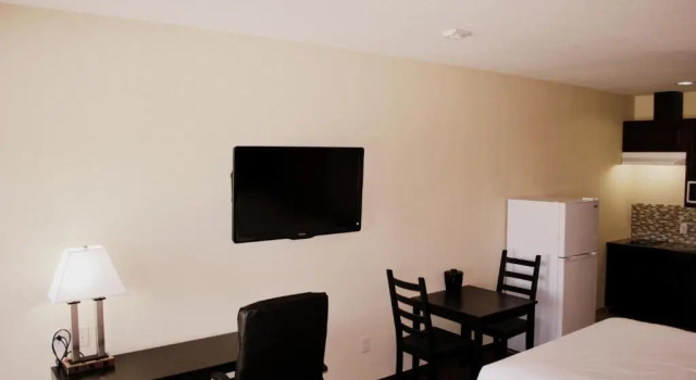 Четырёхместный номер Standard Westwood Inn Extended Stay Gonzales TX
