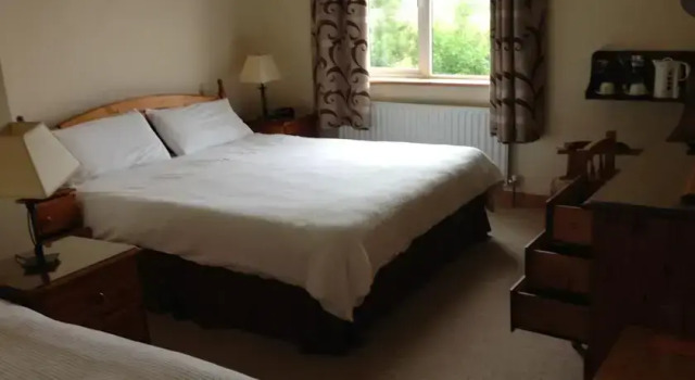 Mannin Lodge B&B, Boek Bed and Breakfast Ballyconneely Connemara