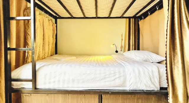 Кровать в общем номере Bamboo Riverside Home