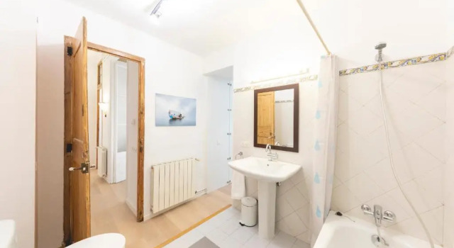 Апартаменты Bravissimo Plaça del Vi, Authentic Historic Apartment