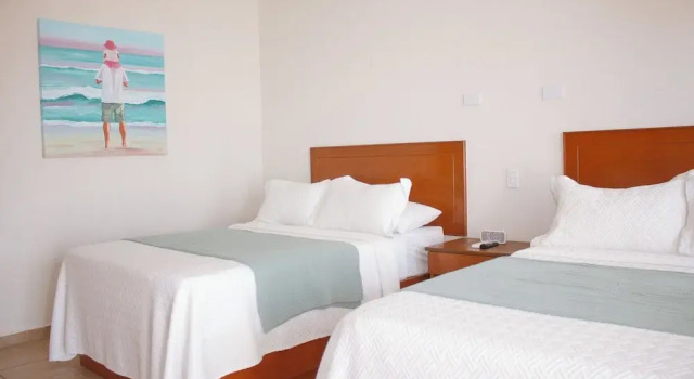 Четырёхместный номер Standard с балконом и с видом на бассейн Costa Elegante Hotel & Suites