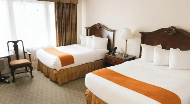 Четырёхместный номер Standard Historic Santa Maria Inn