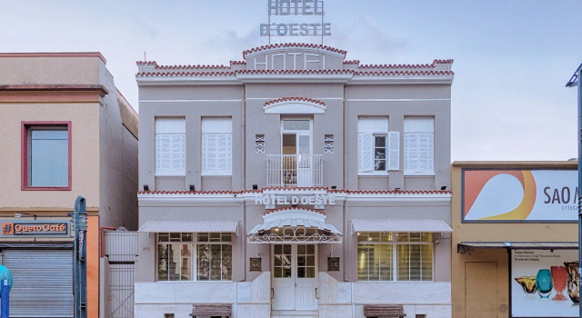 MOVA Hotel Doeste - Localizado em frente a Praça Principal da Cidade, na área Central - Pé na Praça, Забронировать Отель Недорогие отели Посус-ди-Калдас, рядом с Nossa Senhora de Fatima Church, недорого