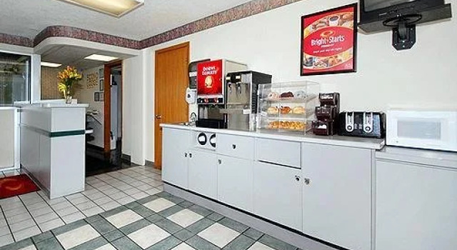 Econo Lodge West, Prenota Hotel Springfield Ozark