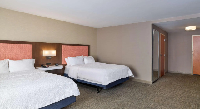 Четырёхместный номер Standard Hampton Inn & Suites Providence / Smithfield
