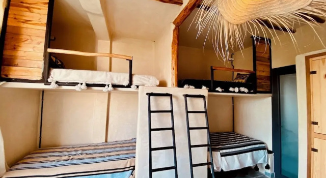 Кровать в общем номере Atlas Wonders Coworking Surf Camp