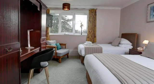 Трёхместный номер Standard Oaklands Hotel