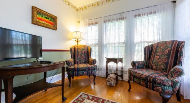 Люкс Deluxe The Elmhurst Inn