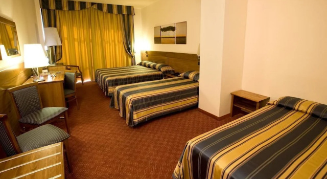 Standard Kolmen hengen huone Hotel Master
