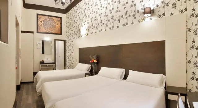 Трёхместный номер Standard Alhambra Suites