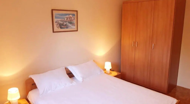 Apartment Maras