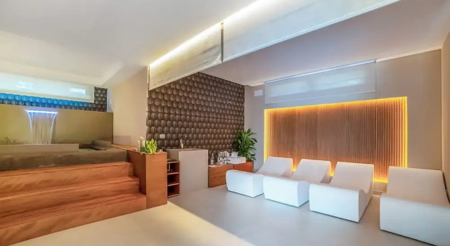 7br Luxury Villa - Pool, Garden & Parking