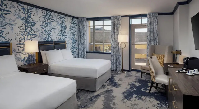 Четырёхместный номер Standard с балконом The William Fell Baltimore, Tapestry Collection by Hilton