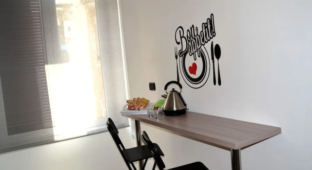 Le Corti di Napoli Apartments, Забронировать Апартаменты/квартира Отели Неаполя с бассейном, рядом с Кафедральный собор Неаполя, Бассейн
