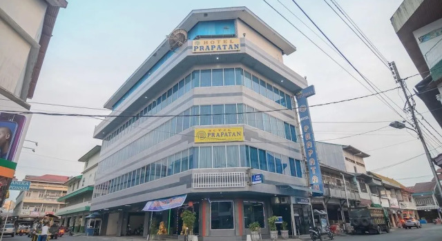 RedDoorz near Tugu Naga Singkawang, Rezerwuj Hotel Hotele w Kalimantan z parkingiem, Parking