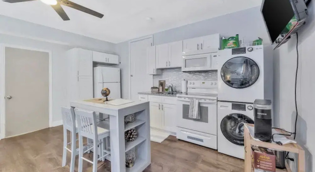 St Conrad Bungalow House, Rezerwuj Dom wakacyjny Hotele w Tampa z parkingiem, Parking