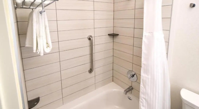 Номер Standard с видом на бассейн Hilton Garden Inn Santa Barbara/Goleta