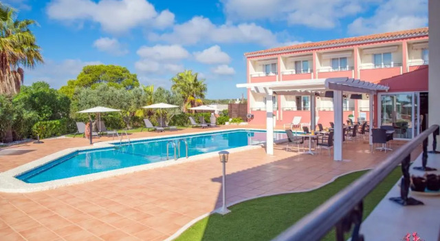 Habitación doble Estándar con vista a la piscina Hotel Sa Barrera
