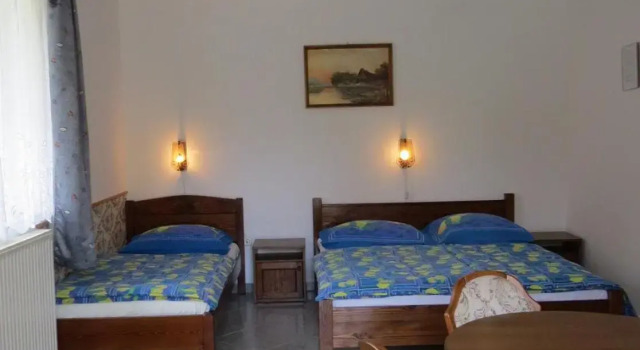 4 fös apartman, Забронировать Апартаменты/квартира Отели Балатонлелле с парковкой, Парковка