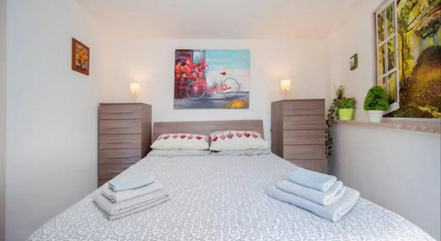 Garden House Apartment With Garden In Naples, Buchen Sie Ferienwohnung Neapel Kampanien