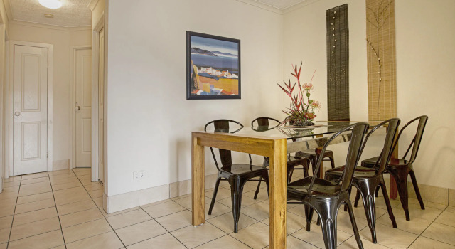 Sunsetcourt Budget holiday apartments surfers paradise, Забронировать Апартаменты/квартира Серферс-Парадайс Голд-Кост, рядом с Пляж Баддс