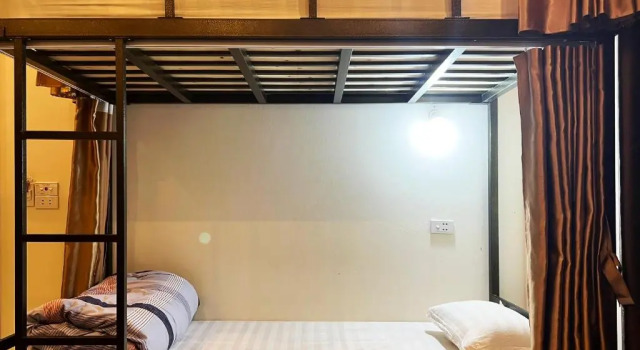 Кровать в общем номере (мужской номер) Ha Giang Ali Hostel