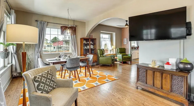 Коттедж 1 Block to Main St: Charming Montrose Home w/ Yard