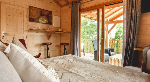 Коттедж Logis Hôtel Emeraude des Bois