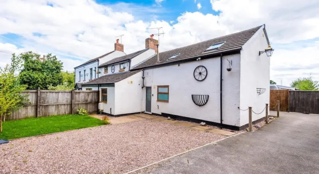 Charming Cottage Ideal for Families Free Parking, Reservar Casa de férias Ellesmere Port Cheshire