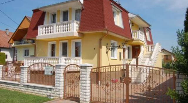 Apartmanhz Cdrus, Book Hotel Hoteller i Western Transdanubia med parkering, Parkering