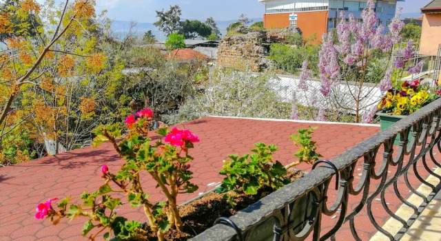 Двухместный номер Standard с балконом и с видом на озеро İznik Seyir Otel
