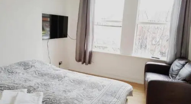R.L.E 93, Prenota Hotel Birkenhead , vicino a Tranmere Beach