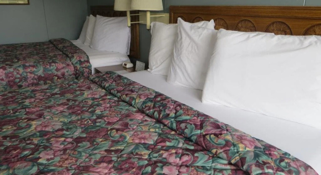 Greenbrier Inn, Забронировать Отель Отели Table Rock Lake с парковкой, Парковка