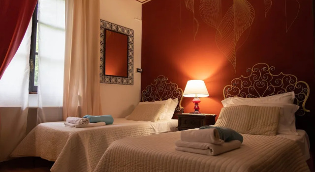 Wonderful Villa Between Como And Milano, Book Villa Hoteller i Sirtori med parkering, Parkering