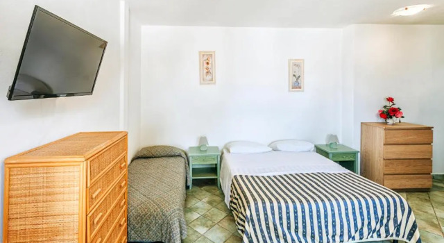 Appartamenti Bosco 33, Varaa Hotelli Hotellit Ischia uima-altaalla, Uima-allas