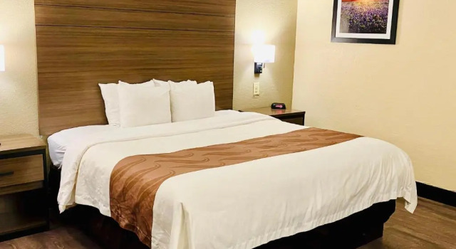 Номер Standard Quality Inn & Suites Airport