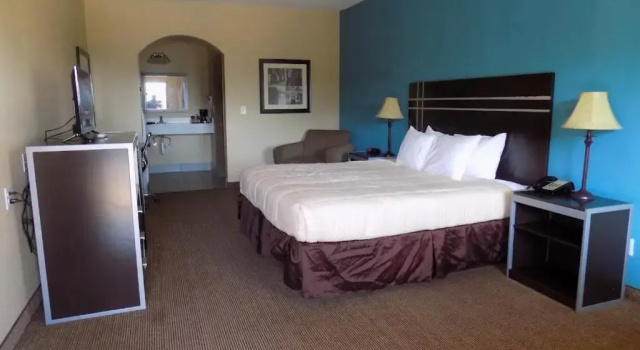 Двухместный номер Standard Moulton Inn & Suites By OYO Near Shiner TX