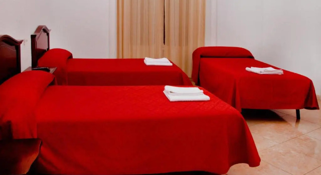 Трёхместный номер Standard Hostal Condestable