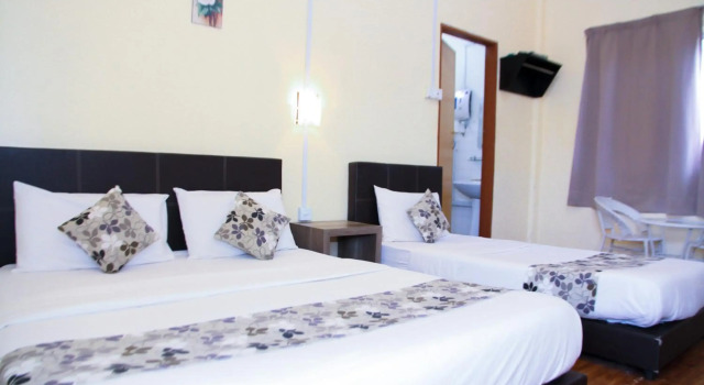 OYO 703 Myra Hotel