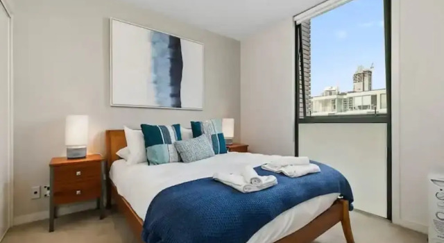 Beautiful 2BR - Pool, Gym & Parking Zodiak Stays, Забронировать Дом для отпуска Окленд регион Окленд, рядом с Westhaven Marina